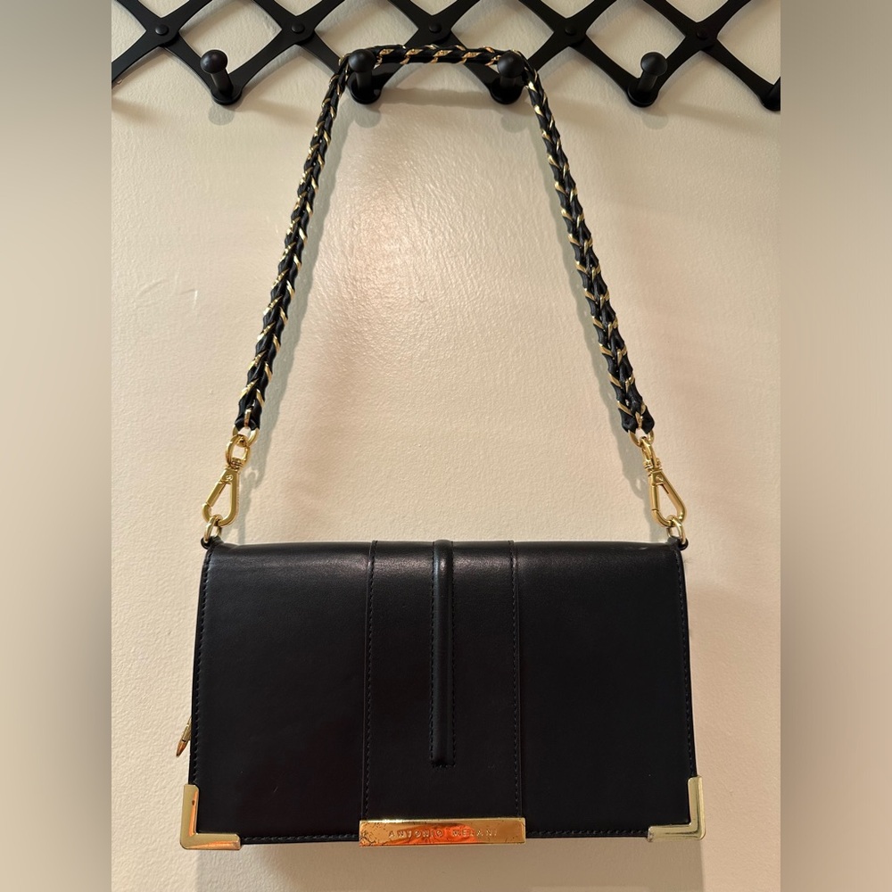 Antonio Melani Wallet On Chain (minor rubbings, replaced zipper pull)